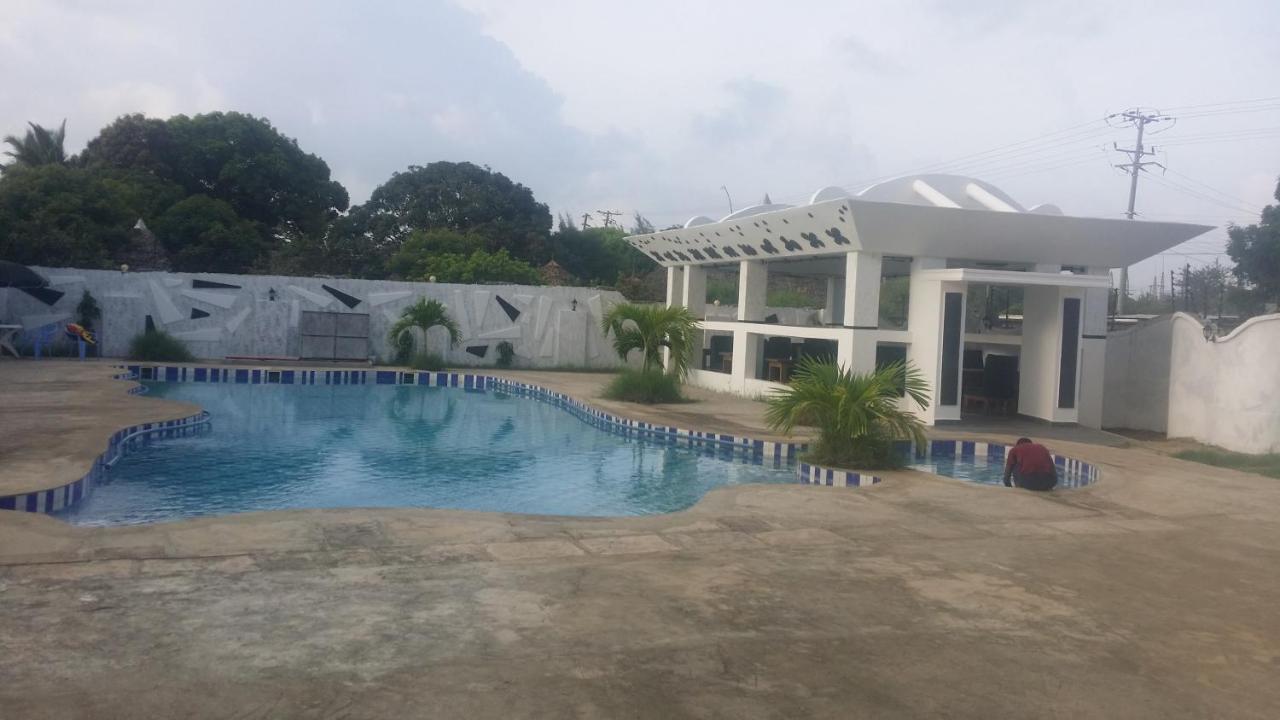 Peacock Park Hotel Ukunda Kültér fotó